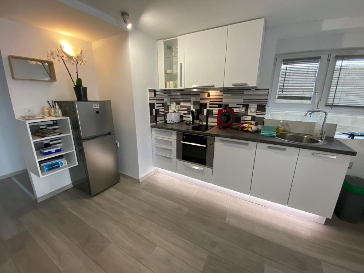 Toul Appartement Entier Avec Parking Prive Au Calme Cosy A Etage Avec Balcon Exterior photo