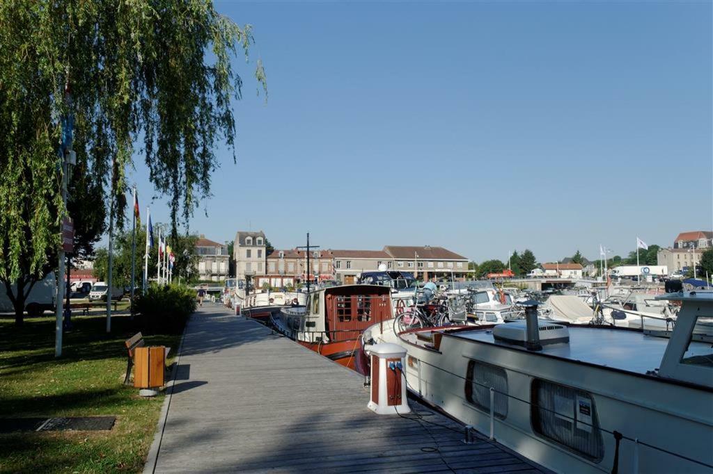 Toul Appartement Entier Avec Parking Prive Au Calme Cosy A Etage Avec Balcon Exterior photo